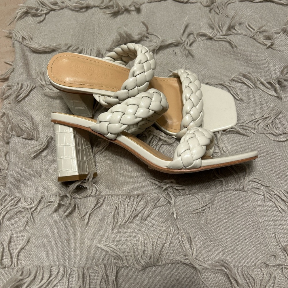 Cushionaire cream braided Heels